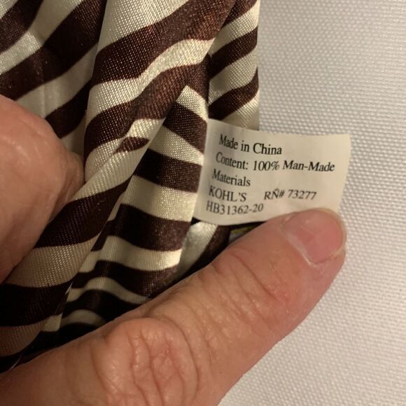 Dana Buchman large red tote with padded laptop pocket - Picture 12 of 17